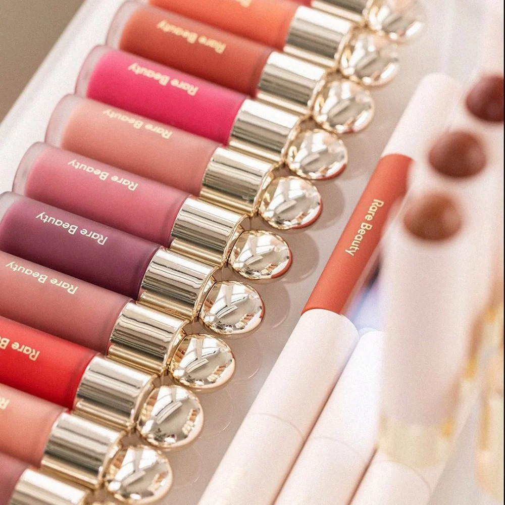 Rare Beauty Płynny Róż do Poli – Rare Beauty Makeup Kit recenzja i cena