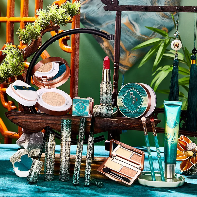13-częściowy zestaw do makijaż – Rare Beauty Makeup Kit recenzja i cena