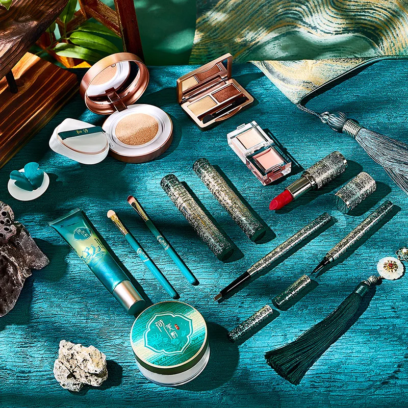 13-częściowy zestaw do makijaż – Rare Beauty Makeup Kit recenzja i cena